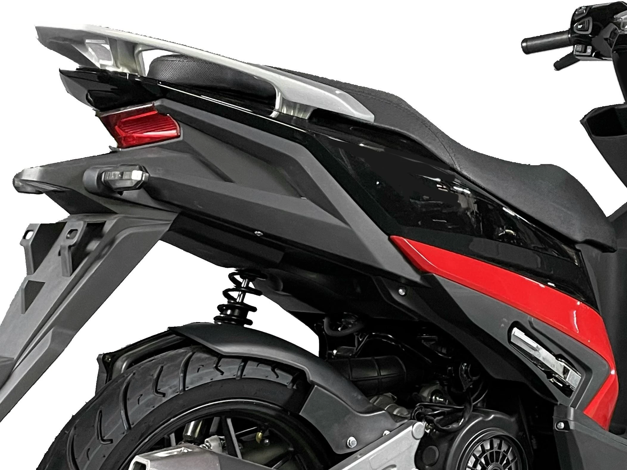 3.The capacity of the seat bucket is 1.5 times larger than that of conventional models, and the storage space is increased by 70%, which can easily accommodate large helmets